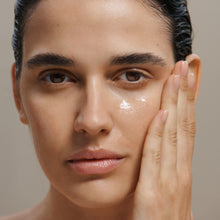 Load image into Gallery viewer, Hydrating Serum Plus
